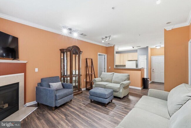 Building Photo - 3850 Lightfoot St