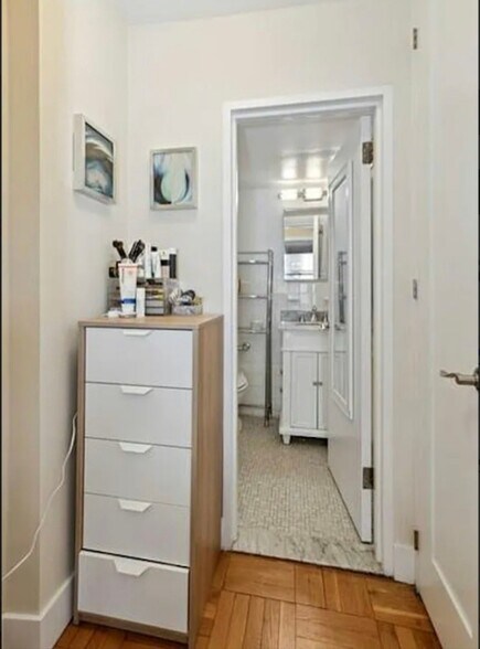 Building Photo - 35 E 38th St