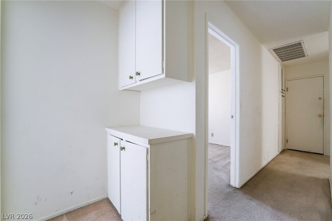 Building Photo - 2102 E Russell Rd