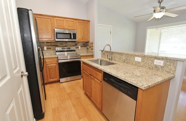 Building Photo - 2624 Manchester Dr