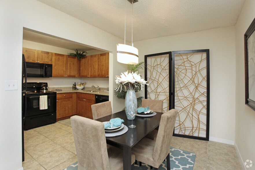 Primary Photo - La Estancia Apartments