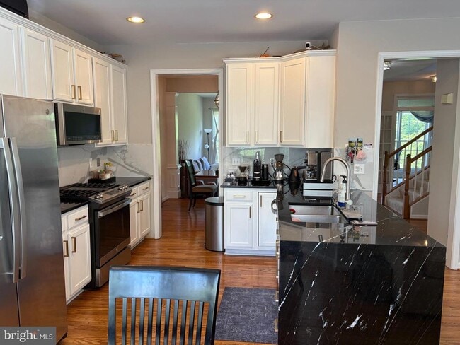 Building Photo - 45792 Shagbark Terrace