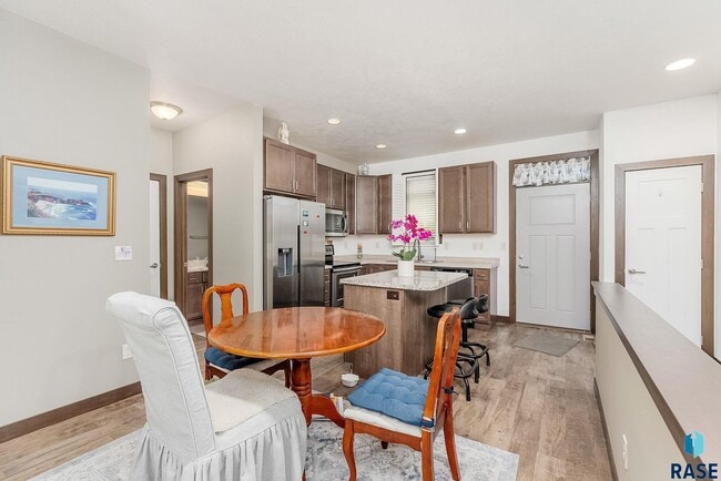 Building Photo - 226 E Residence Pl