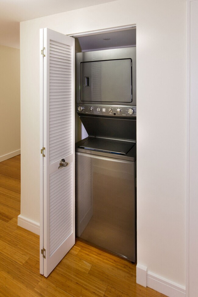 Building Photo - 1405 Beacon St