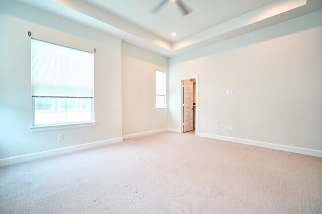 Building Photo - 2802 Grand Fountains Dr