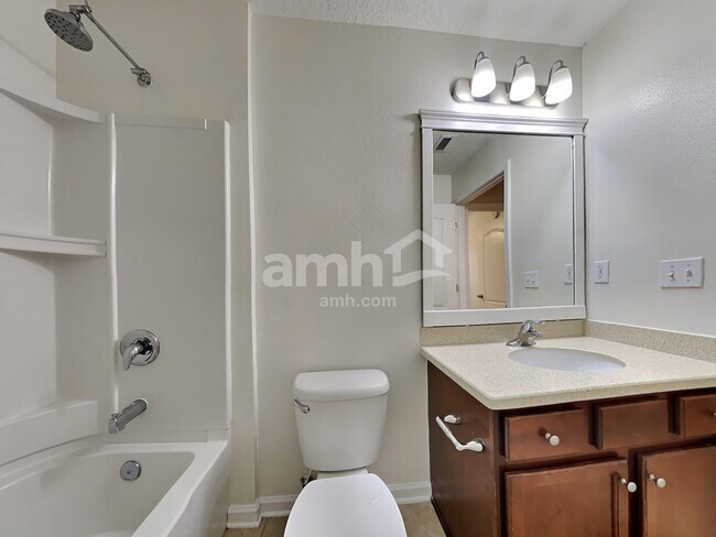 Building Photo - 603 Glendale Ln