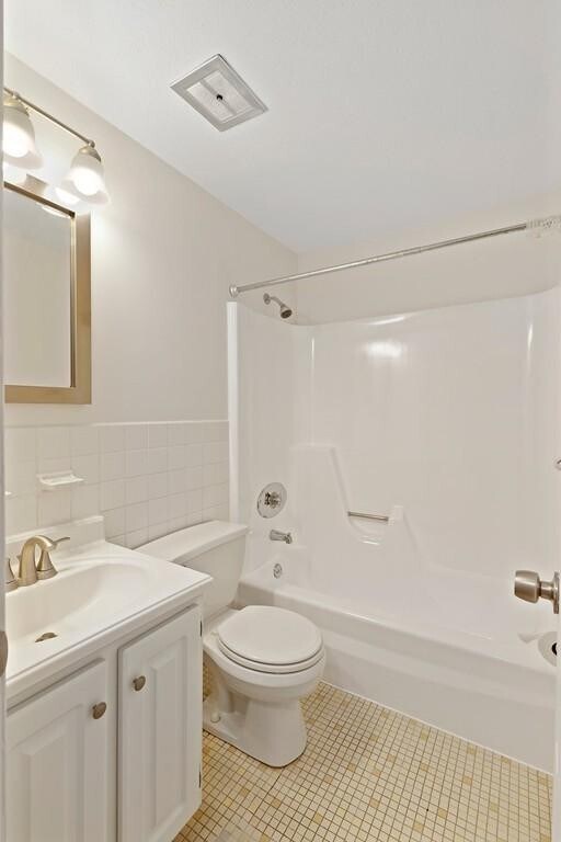 Building Photo - 209 Great Rd