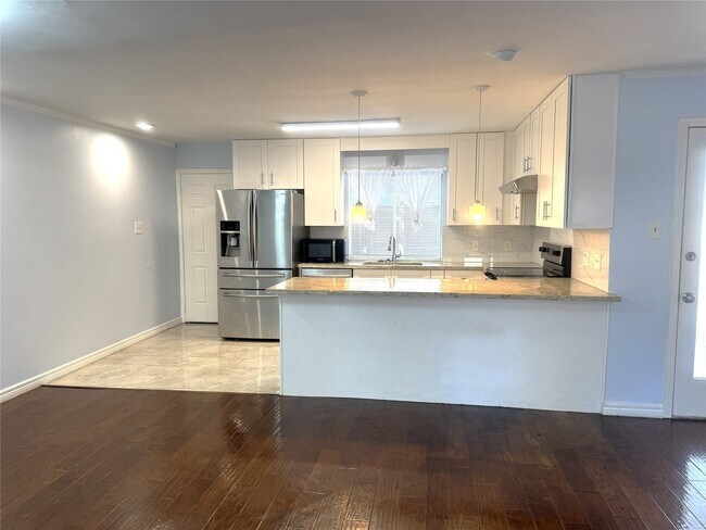 Building Photo - 6315 Deerwood Rd