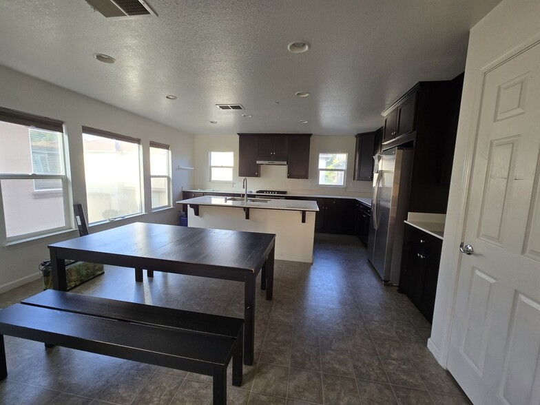 Building Photo - 336 Toscana Way
