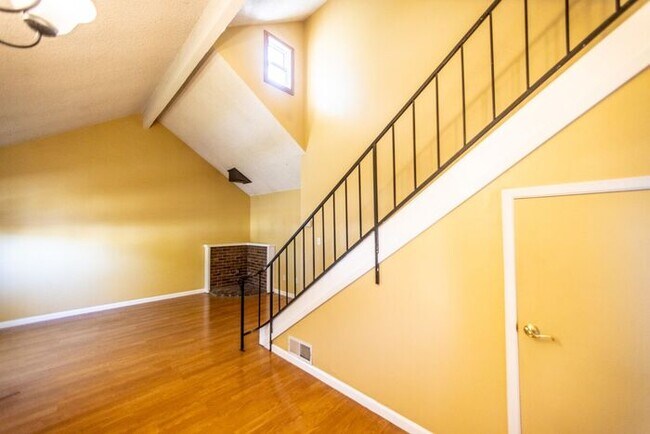 Building Photo - Cute 2 Bedroom East Sparks Townhouse