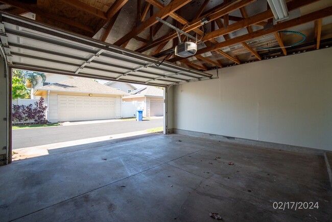 Building Photo - Available 2/22/25.  4-bdrm, 3-bath, 2 car ...