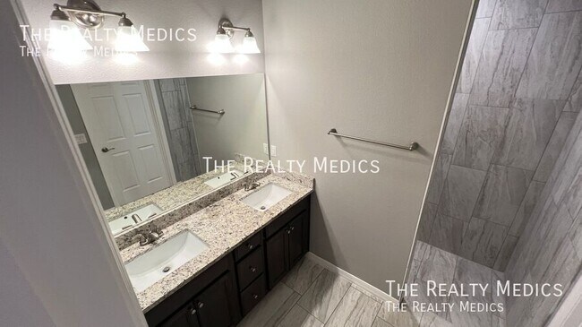 Building Photo - 1247 San Matio St