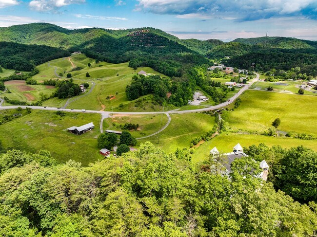 Building Photo - 4249 Dollys Dr