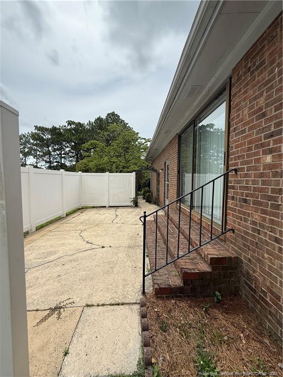 Building Photo - 1613 Banbury Dr