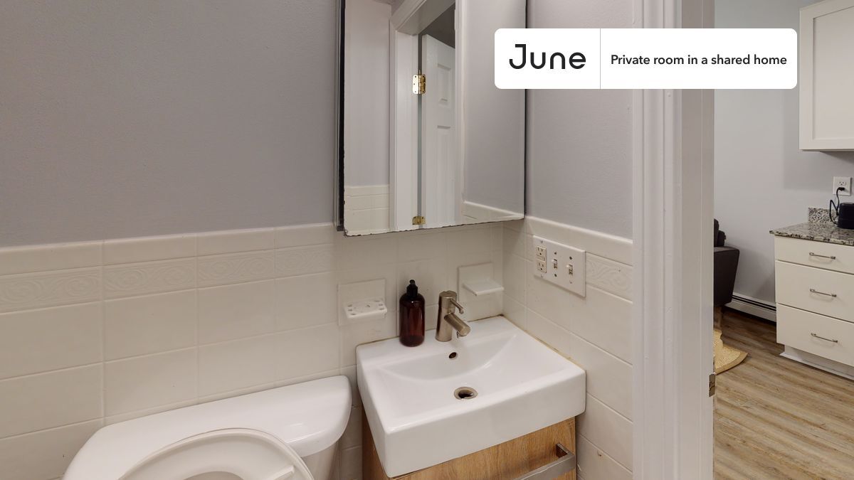 Building Photo - Room in Shared 3 bed/1 bath home
