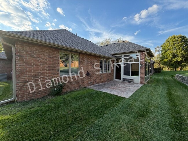 Building Photo - Gorgeous Custom All Brick Home in Fox Grap...