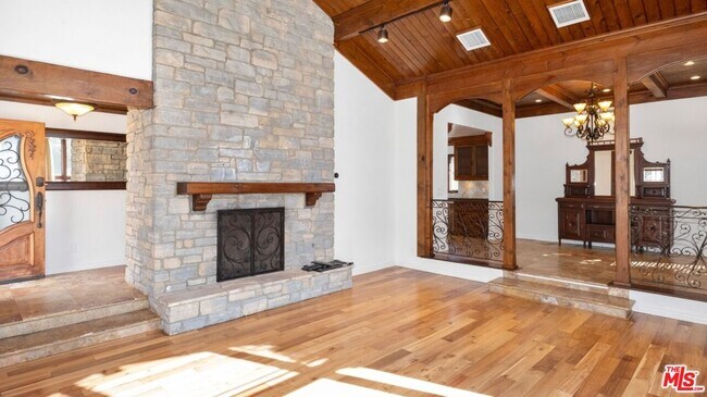 Building Photo - 12841 Landale St