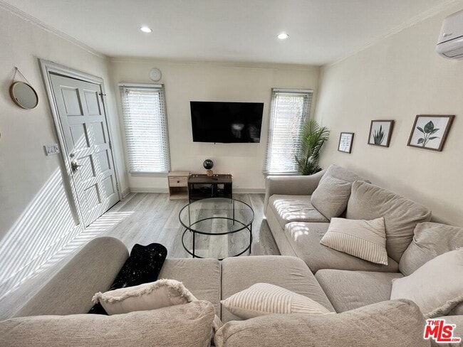 Building Photo - 1205 N Orange Grove Ave