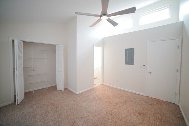 Building Photo - 2 Bed / 2 Bath Near FSU