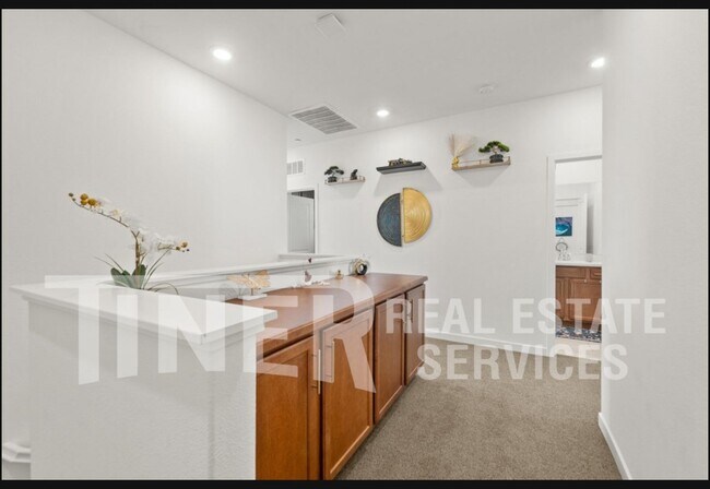 Building Photo - 5301 E Commerce Way