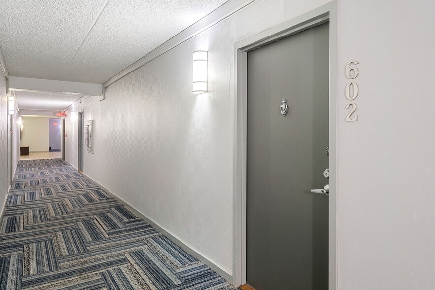 Building Photo - 200 Lombard St