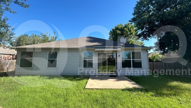 Building Photo - 3003 Elderberry Dr