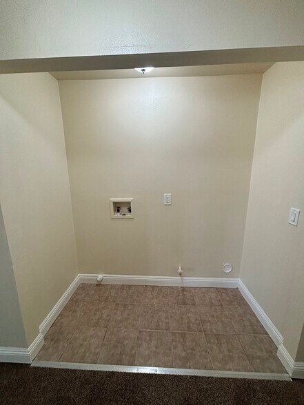 Building Photo - 3312 W 66th Pl