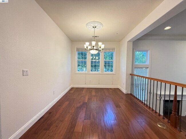 Building Photo - 3687 Whitworth Dr