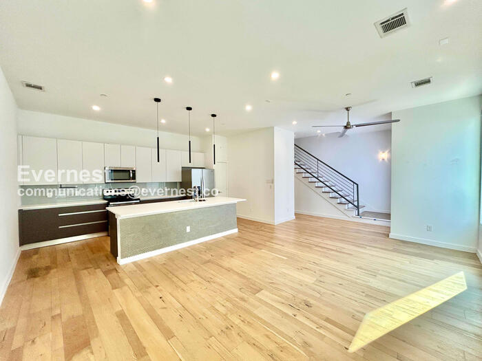 Building Photo - 2711 Kimsey Dr