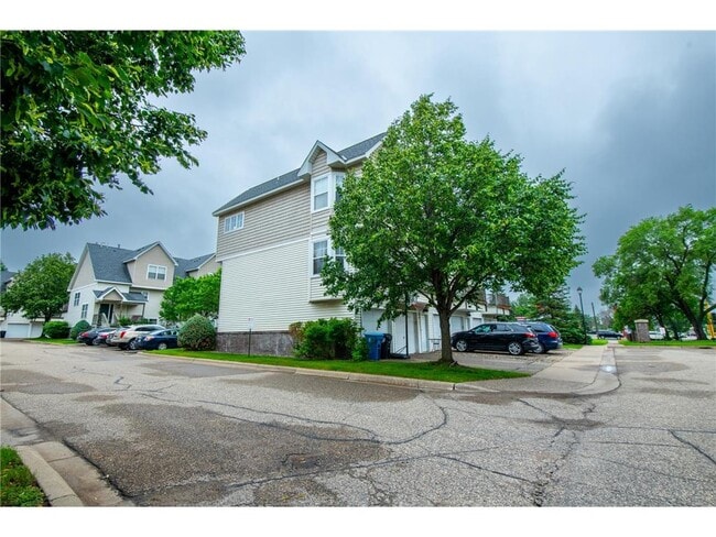 Building Photo - 5724 4th St NE