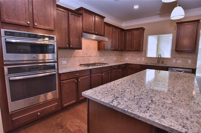 Building Photo - 930 Reserve Point Pl