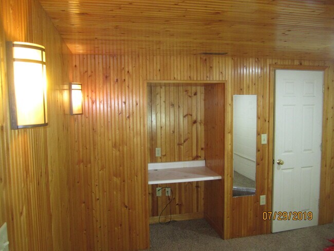 Building Photo - 2407 Knapp St