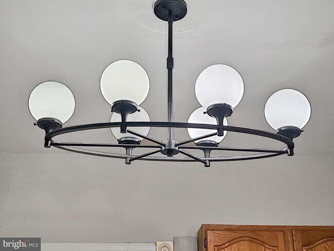 Building Photo - 637 N 32nd St