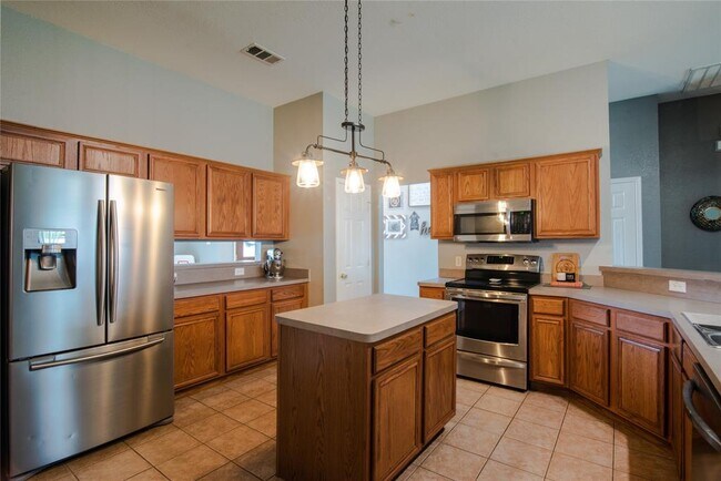Building Photo - 113 Windsor-