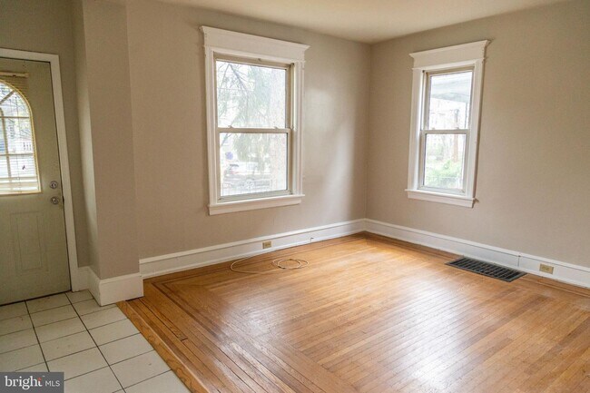 Building Photo - 20 Crestmont Terrace