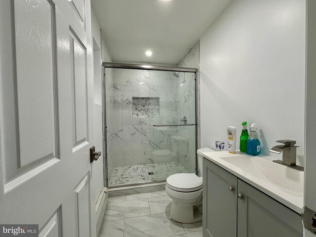 Building Photo - 104 New Rose St