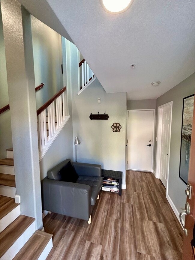 Building Photo - Stunning Townhome in the Heart of Otay Lakes, Chula Vista - MOVE IN SPECIAL