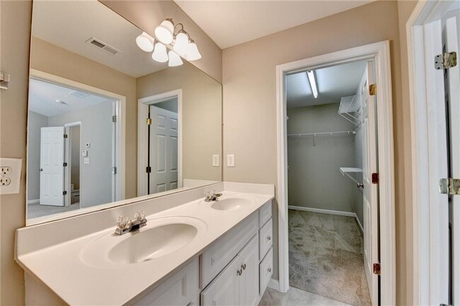 Building Photo - 4021 Edgecomb Dr