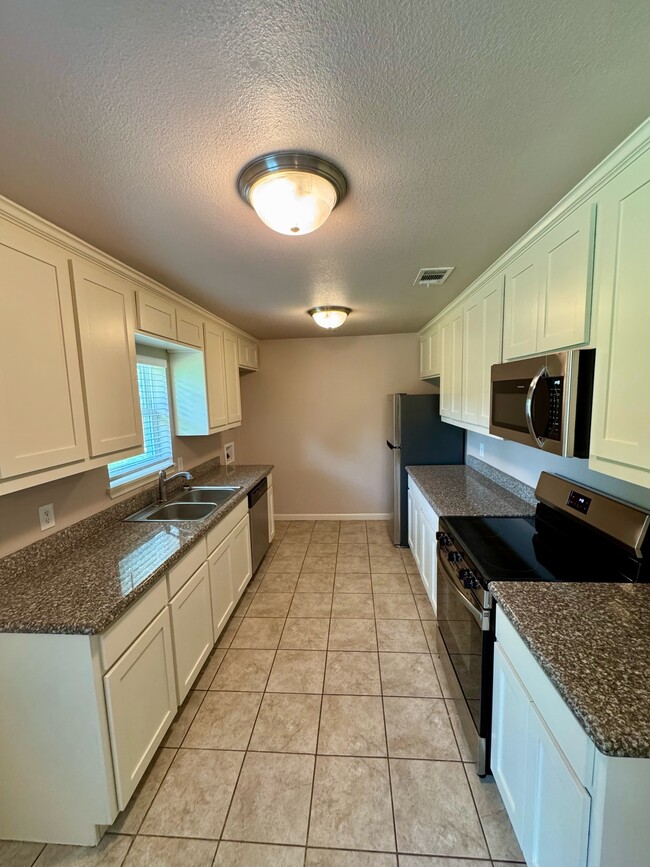Building Photo - 2801 W Springdale Cir