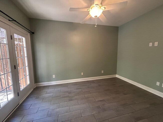 Building Photo - 405 Lexington Village