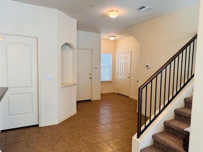 Building Photo - 1620 Bryant Dr