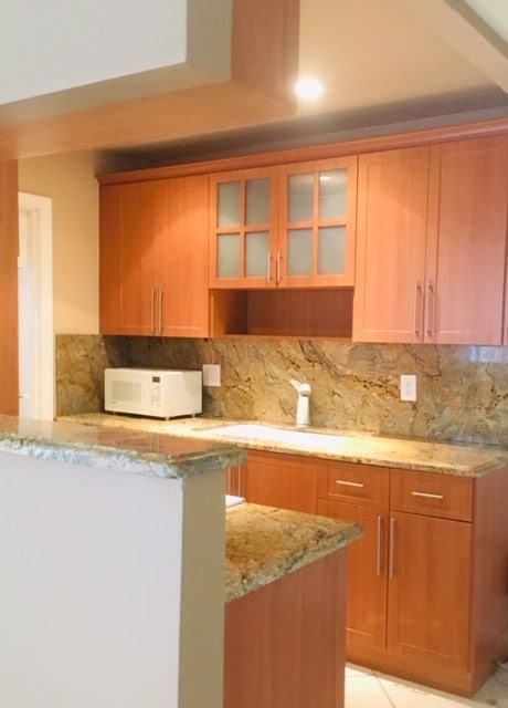 Kitchen - 2420 Diana Dr