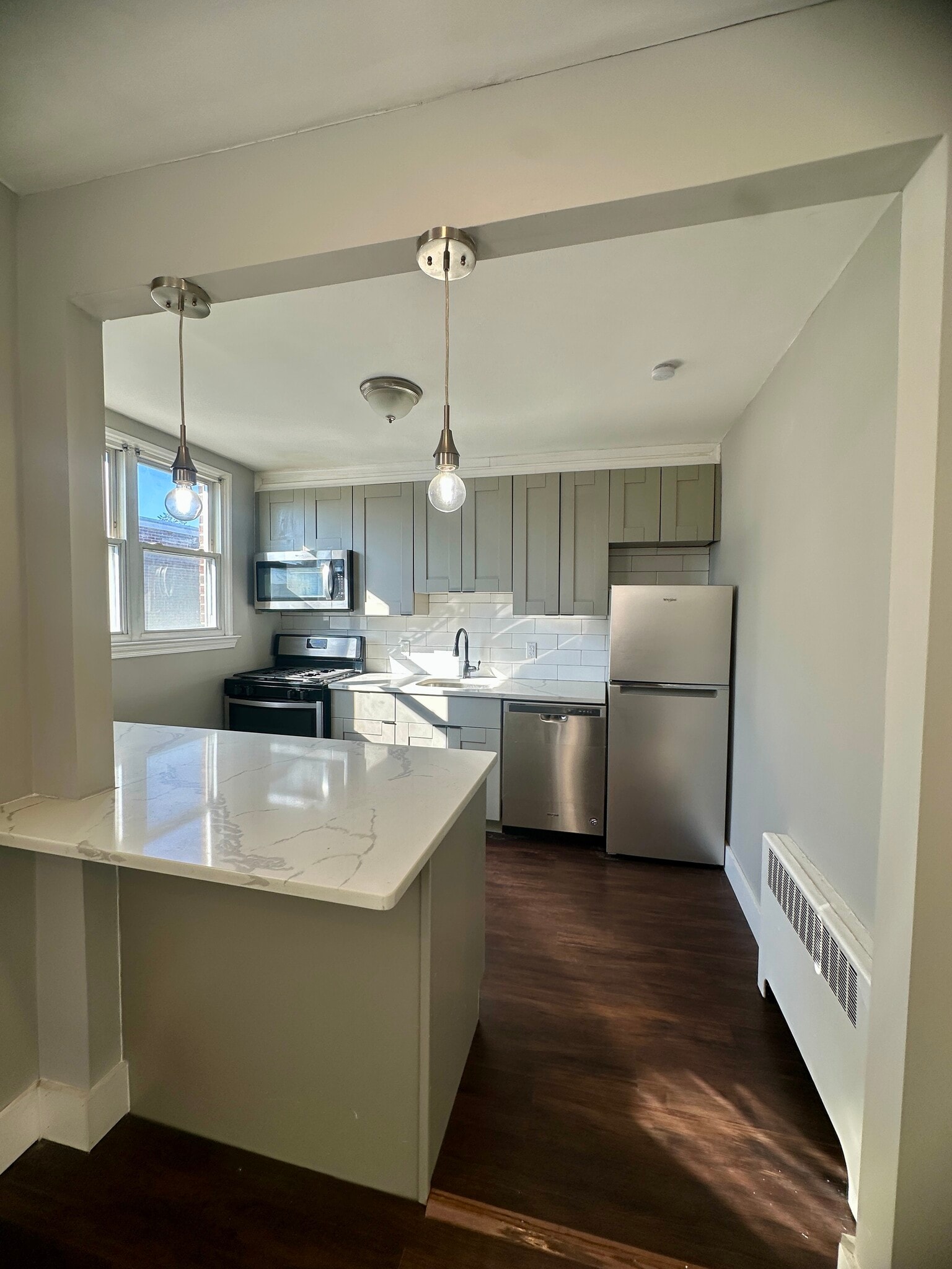 Building Photo - 1321 E Johnson St