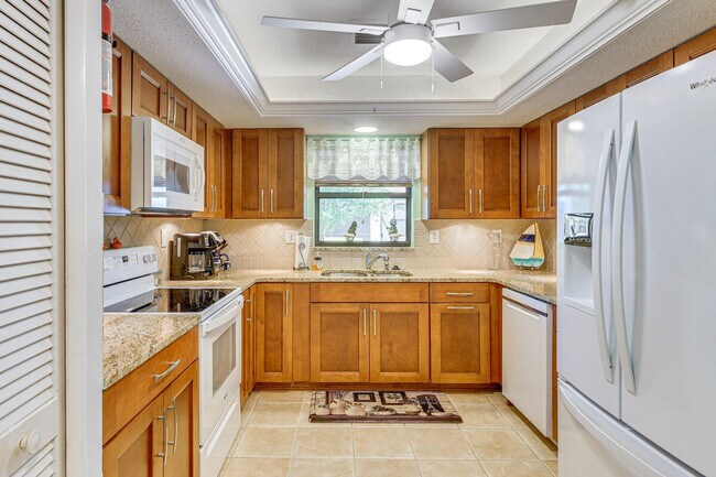 Building Photo - 11651 Pointe Cir