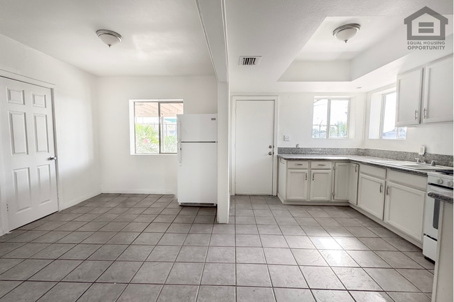 Building Photo - 2Bed/1Bath House at McDowell/32nd St! Move-In Ready on 08/06/2026! – NO HOA!