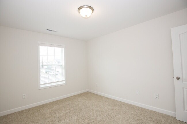 Building Photo - 1170 Camellia Dr