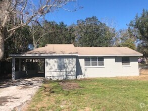 Building Photo - 3 Bed 1 Bath Home Pet Friendly With Fenced...