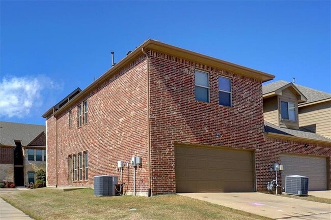 Building Photo - 4100 Comanche Dr