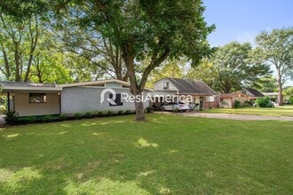 Building Photo - Thoughtfully Updated 3/1 in Westwood