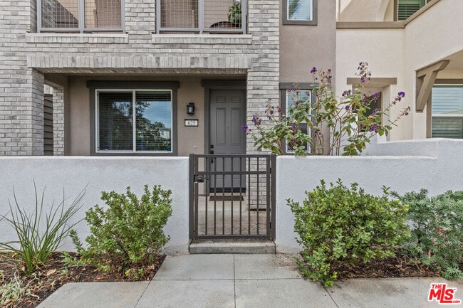 Building Photo - 625 Daniel Freeman Cir